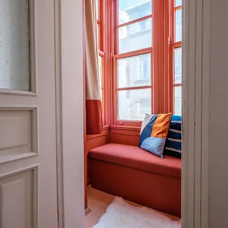 Urban Balcony - Close To Taksim *