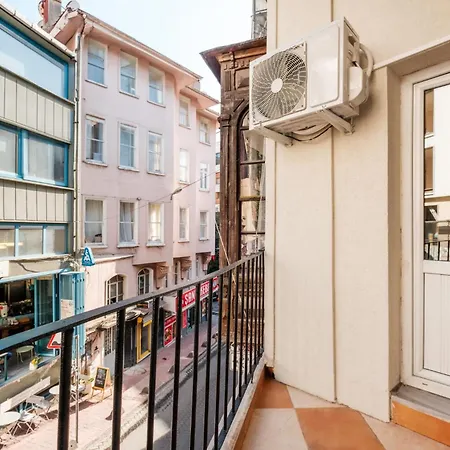 Vibrant Retreat With Balcony Διαμέρισμα *