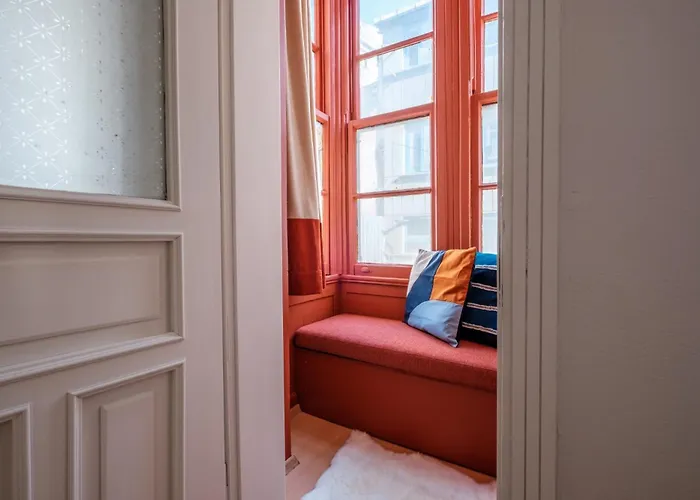 Urban Balcony - Close To Taksim *